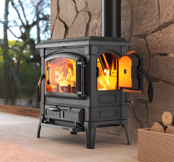 Kaminska peč v antracit barvi