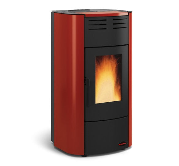 Kaminska peč na pelete v rdeči in črni barvi