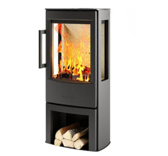 Kaminska peč na drva v črni barvi z nišo za drva spodaj