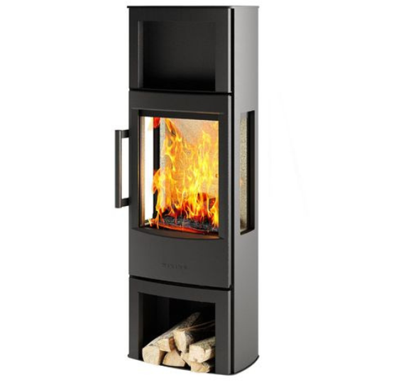 Kaminska peč na drva v črni barvi z nišo za drva spodaj