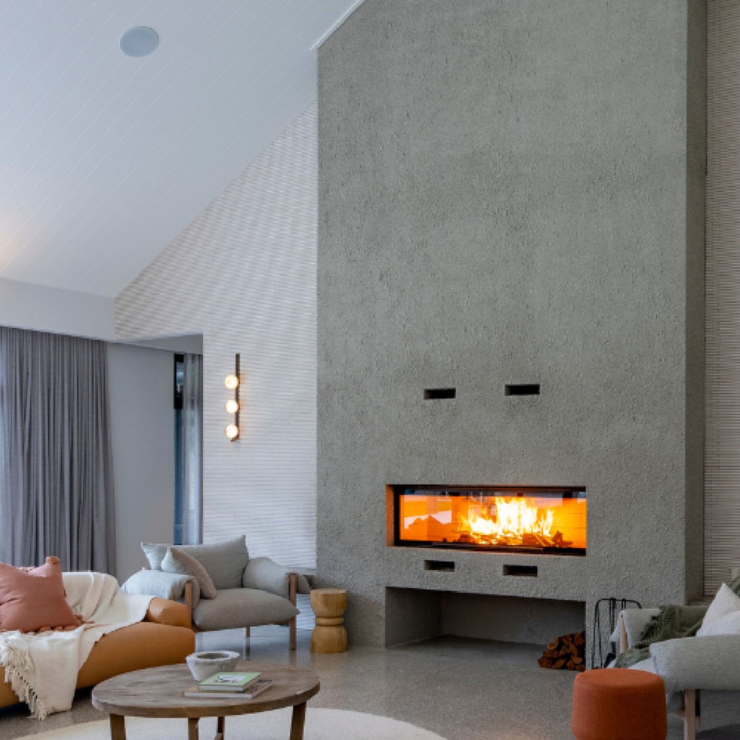 Obzidan kaminski vložek z ravno zasteklitvijo