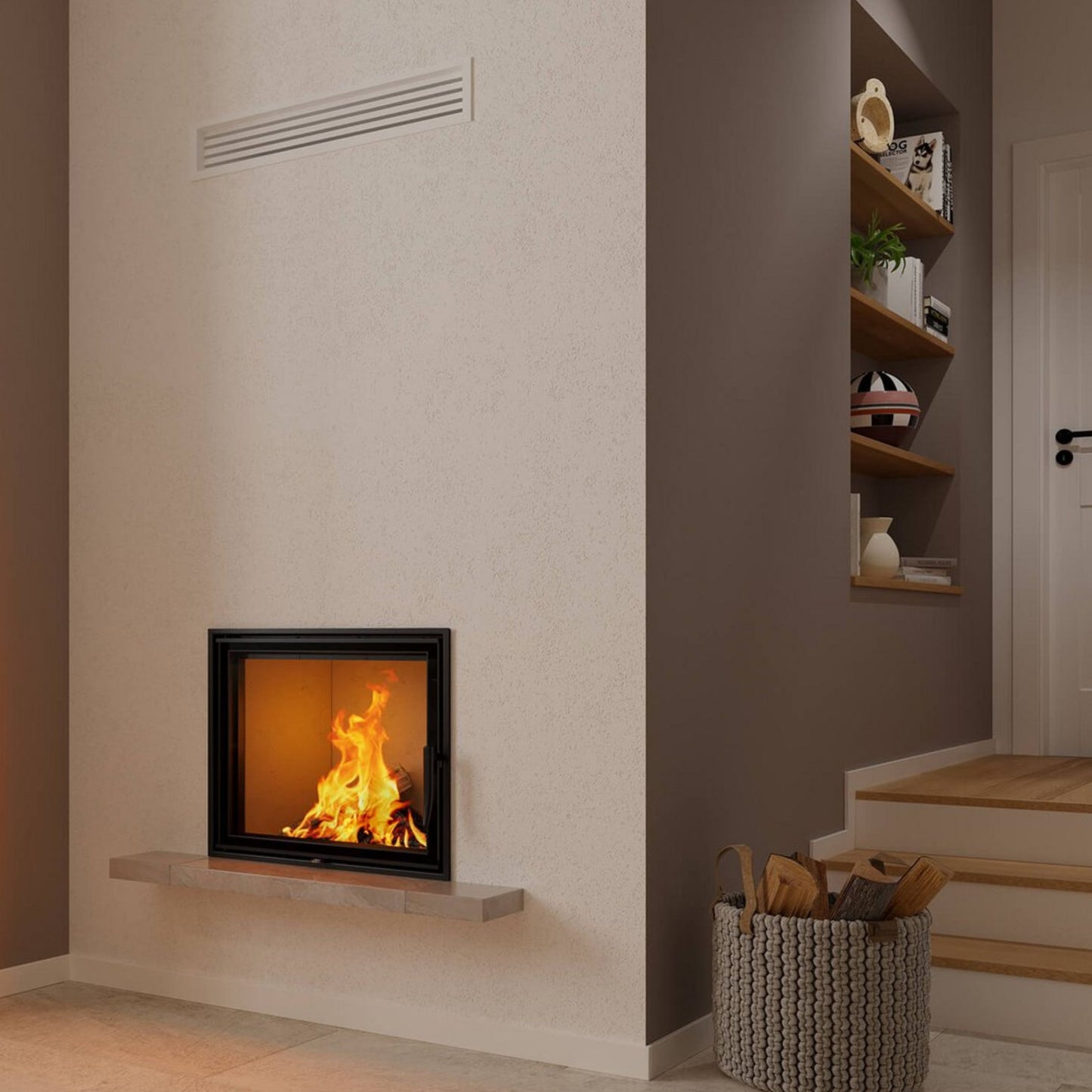 Obzidan kaminski vložek z ravno zasteklitvijo, obzidava je v beli barvi in ima pod kaminskim vložkom poličko iz kamna