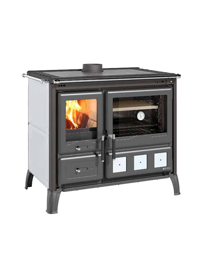 štedilnik na drva s keraično oblogo v beli barvi, na levi strani je kurišče na desni strani pa velika pečica